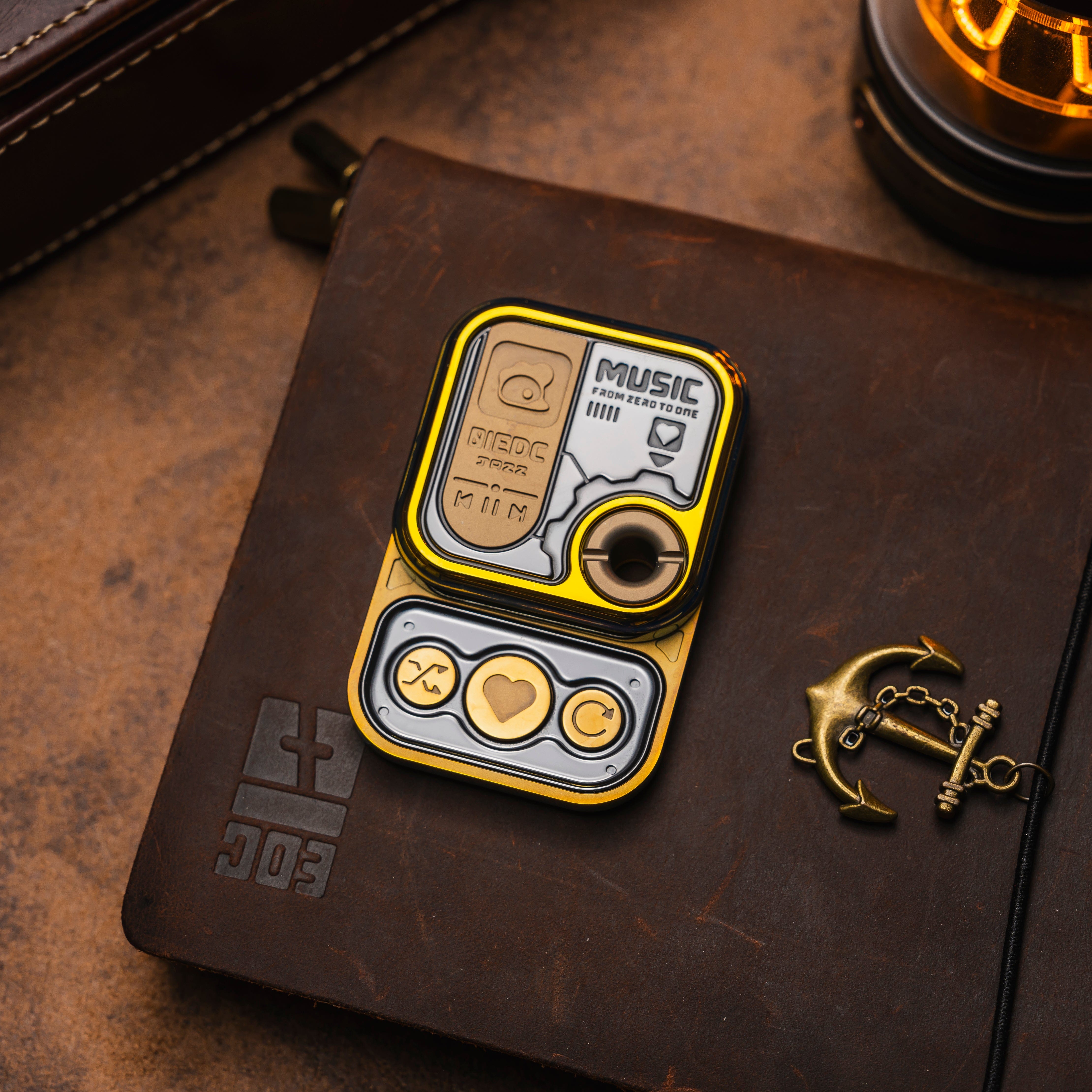 01EDC 只禁优惠代码 CD Player Cube Zirconium gold