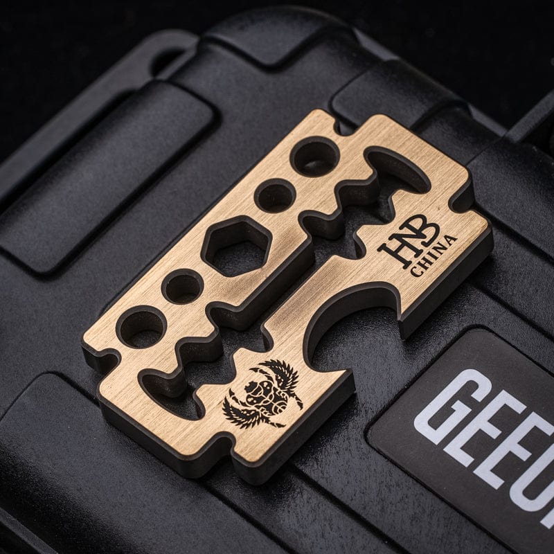 GEEONE Multi Tool HANNIBAL, Razor, bottle opener, multiple functions wrench, crowbar