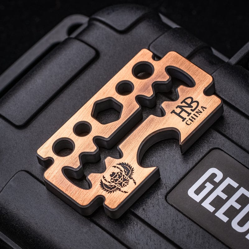 GEEONE Multi Tool HANNIBAL, Razor, bottle opener, multiple functions wrench, crowbar