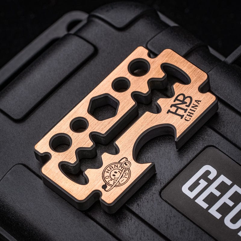 GEEONE Multi Tool HANNIBAL, Razor, bottle opener, multiple functions wrench, crowbar