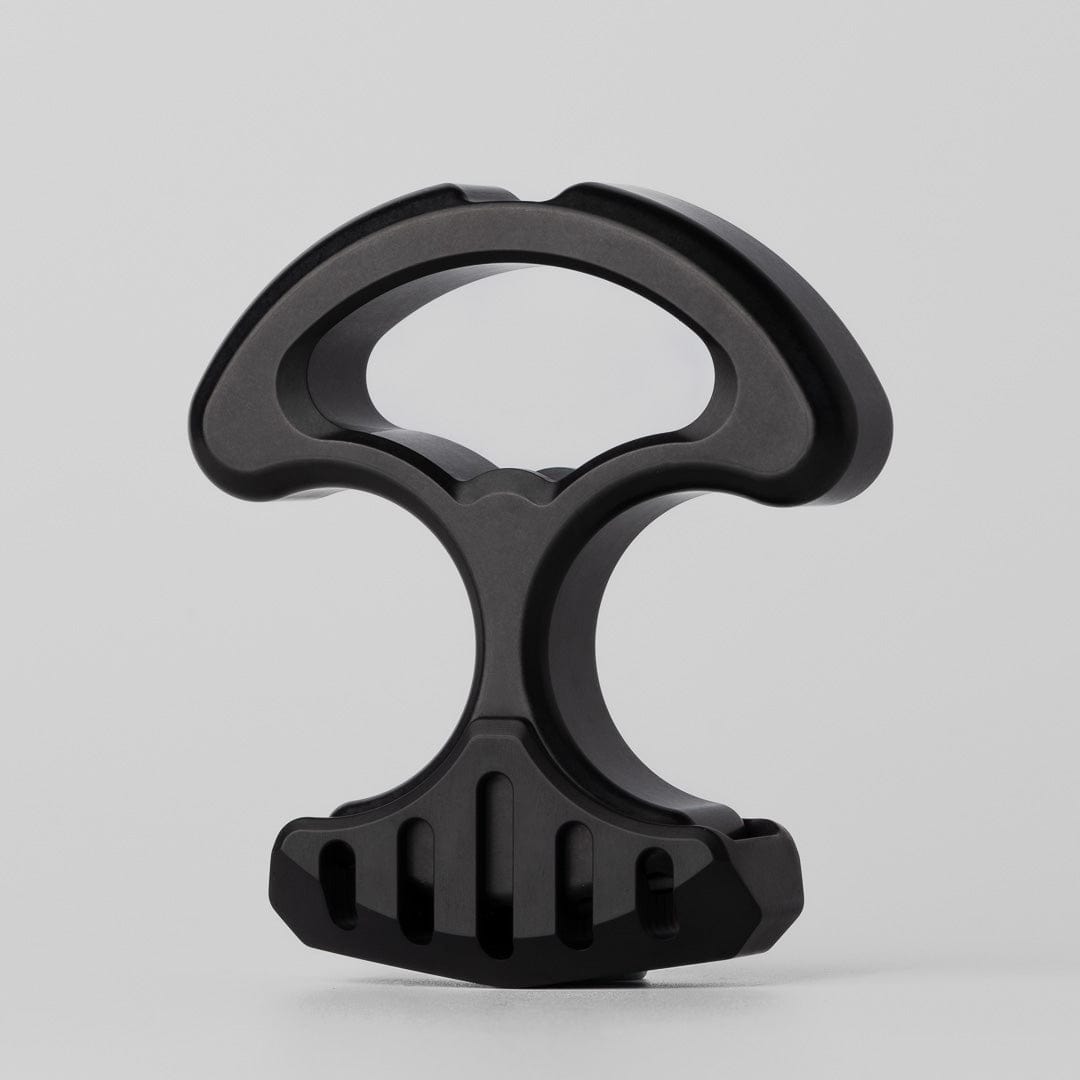 Iron Triangle 只禁优惠代码 Crusader Knuckle Duster