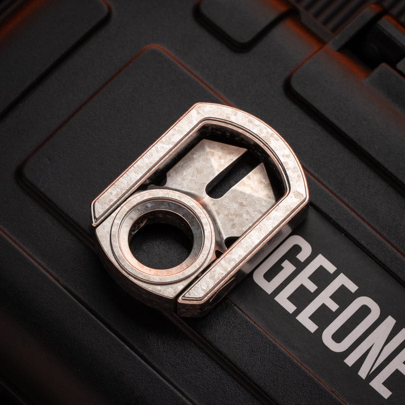 Iron Triangle Pendants Heart of Zerg 2.0 Crystal Ti (with tritium groove)