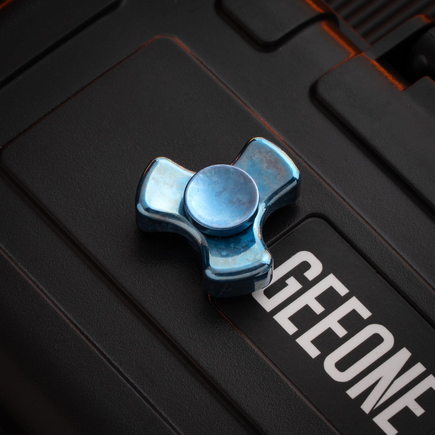 KASH EDC 只禁优惠代码 Kiddo Spinner Kiddo Spinner (tri spinner). / Crystal Titanium-blue