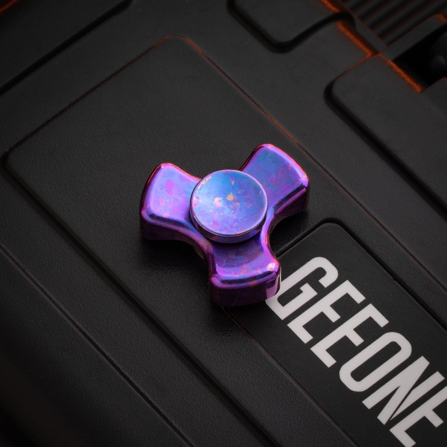 KASH EDC 只禁优惠代码 Kiddo Spinner Kiddo Spinner (tri spinner). / Crystal Titanium-purple