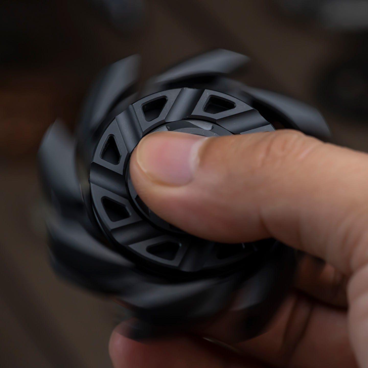 KTS 只禁优惠代码 Eight-bladed Spinner Blackened Zirconium (ships in 60 days)