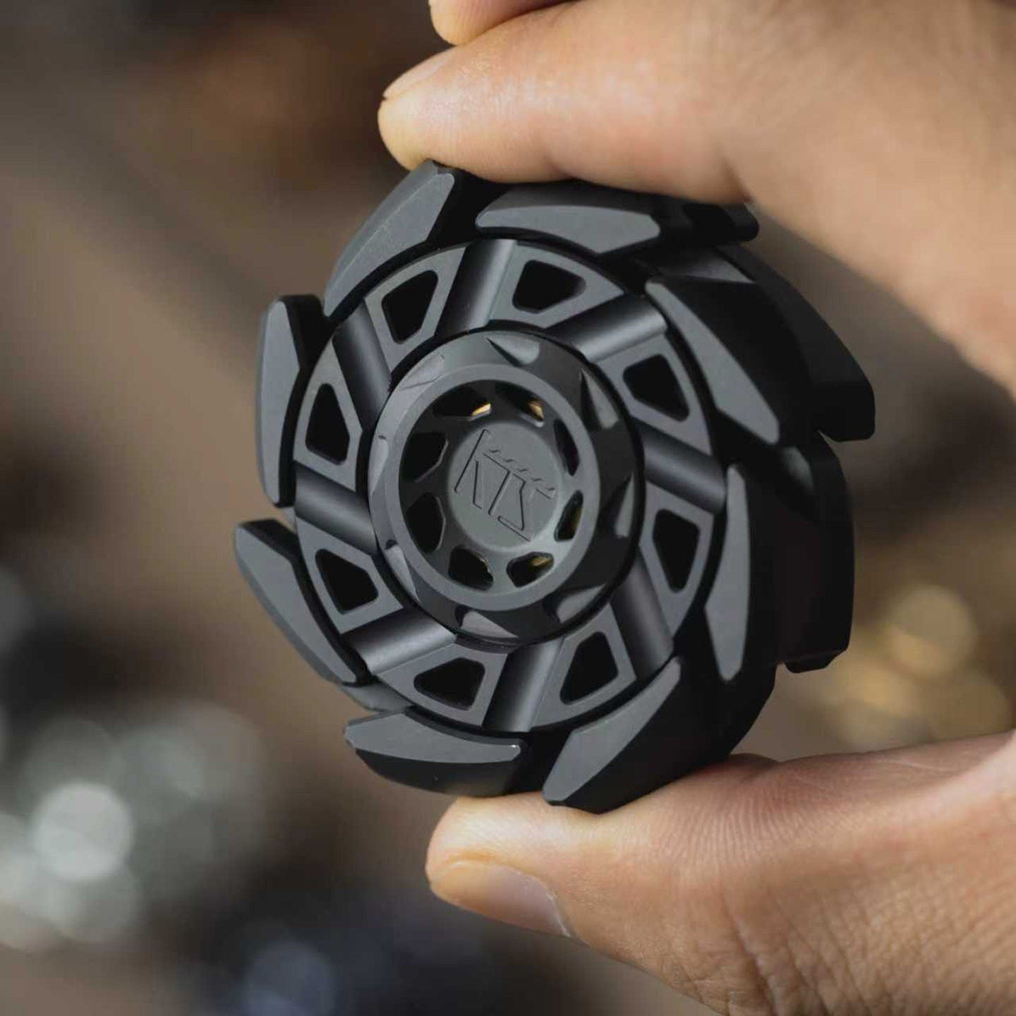 KTS 只禁优惠代码 Eight-bladed Spinner Blackened Zirconium (ships in 60 days)