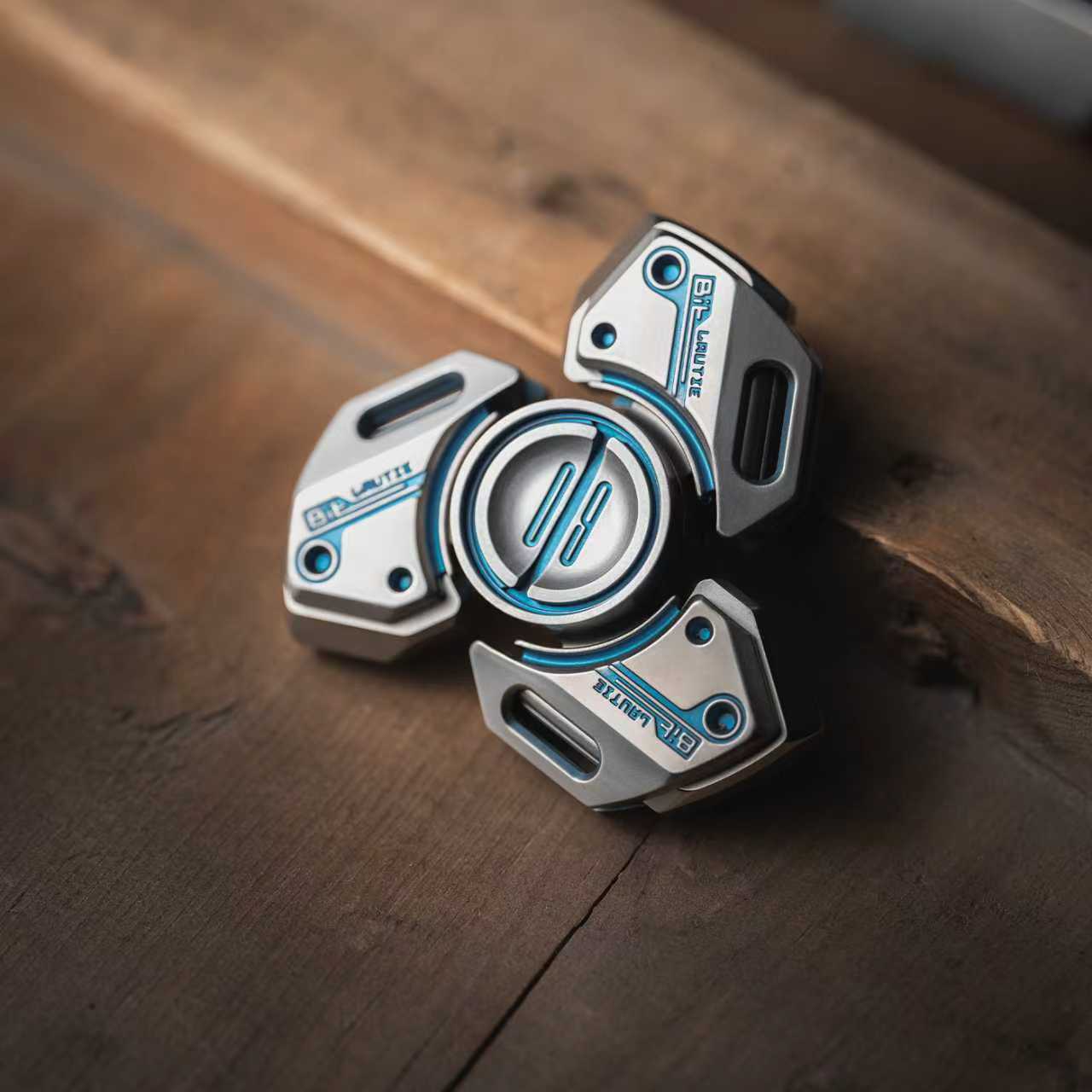 LAUTIE 只禁优惠代码 Bit-09-Ti Fidget Spinner Titanium Blue (ships in 16 days)