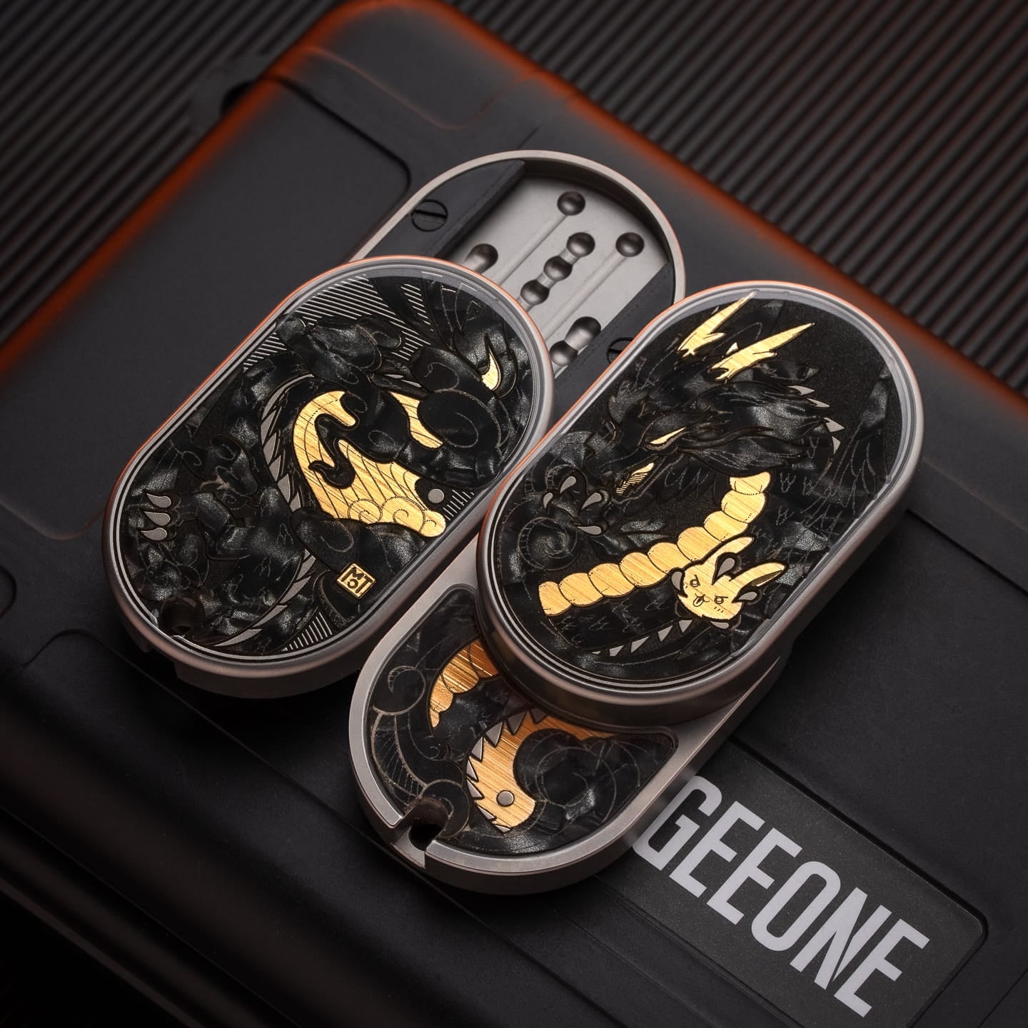 MOT Fidget Slider Groove Slider Groove (Crystal Sealing Version) / Titanium dragon-photolithography black & gold