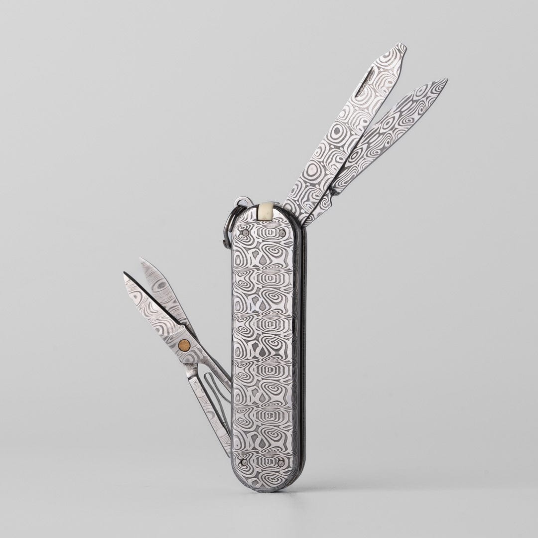 New Play Multi Tool 58 Swiss Army Knife BlueTongue Damascus