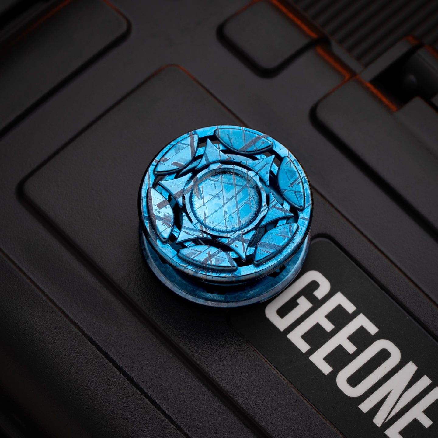 One realm 只禁优惠代码 Hexagram Spinner Buttons Crystal Titanium-light blue