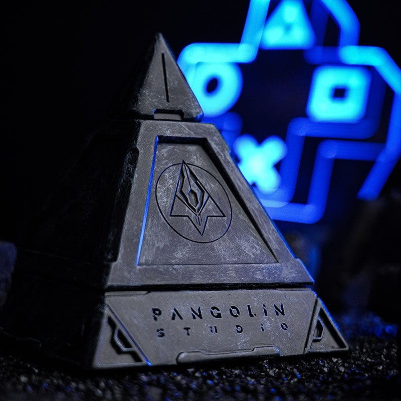 PANGOLIN 只禁优惠代码 Pyramid Spinner Stand Resin+SS (ships in 20 days)