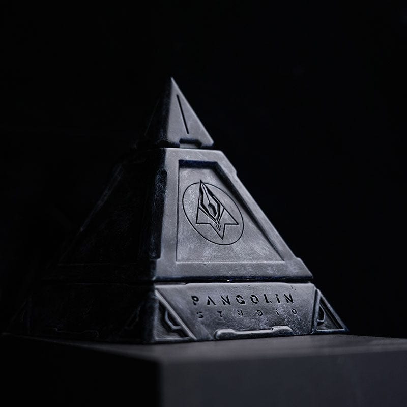 PANGOLIN 只禁优惠代码 Pyramid Spinner Stand Resin+SS (ships in 20 days)