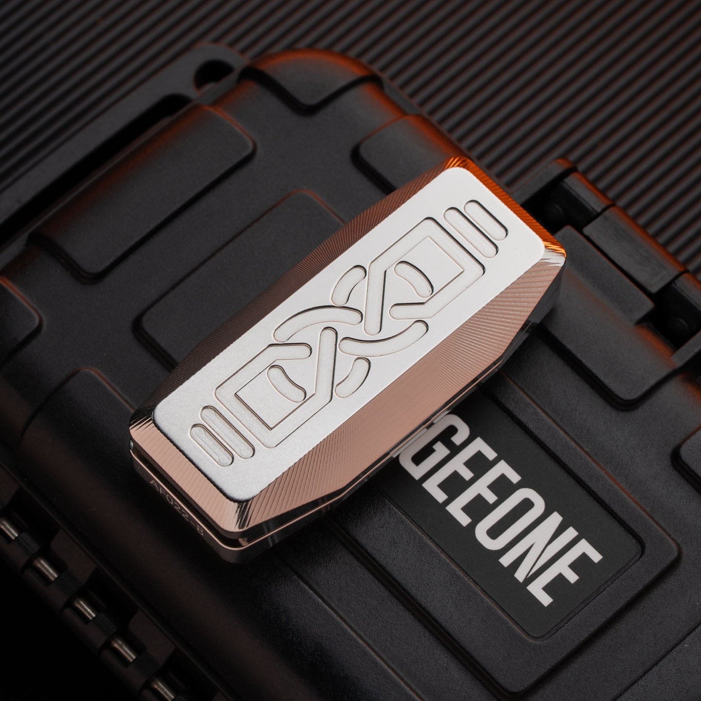 Sequence 只禁优惠代码 Shuttle Slider Stonewashed Stainless Steel