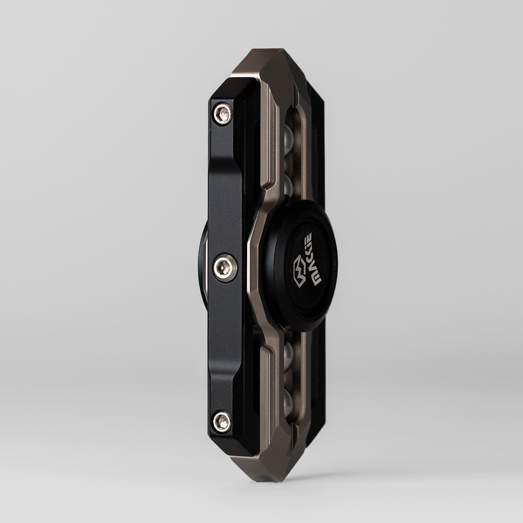MACKIE Fidget Spinner Bar Armored Knight