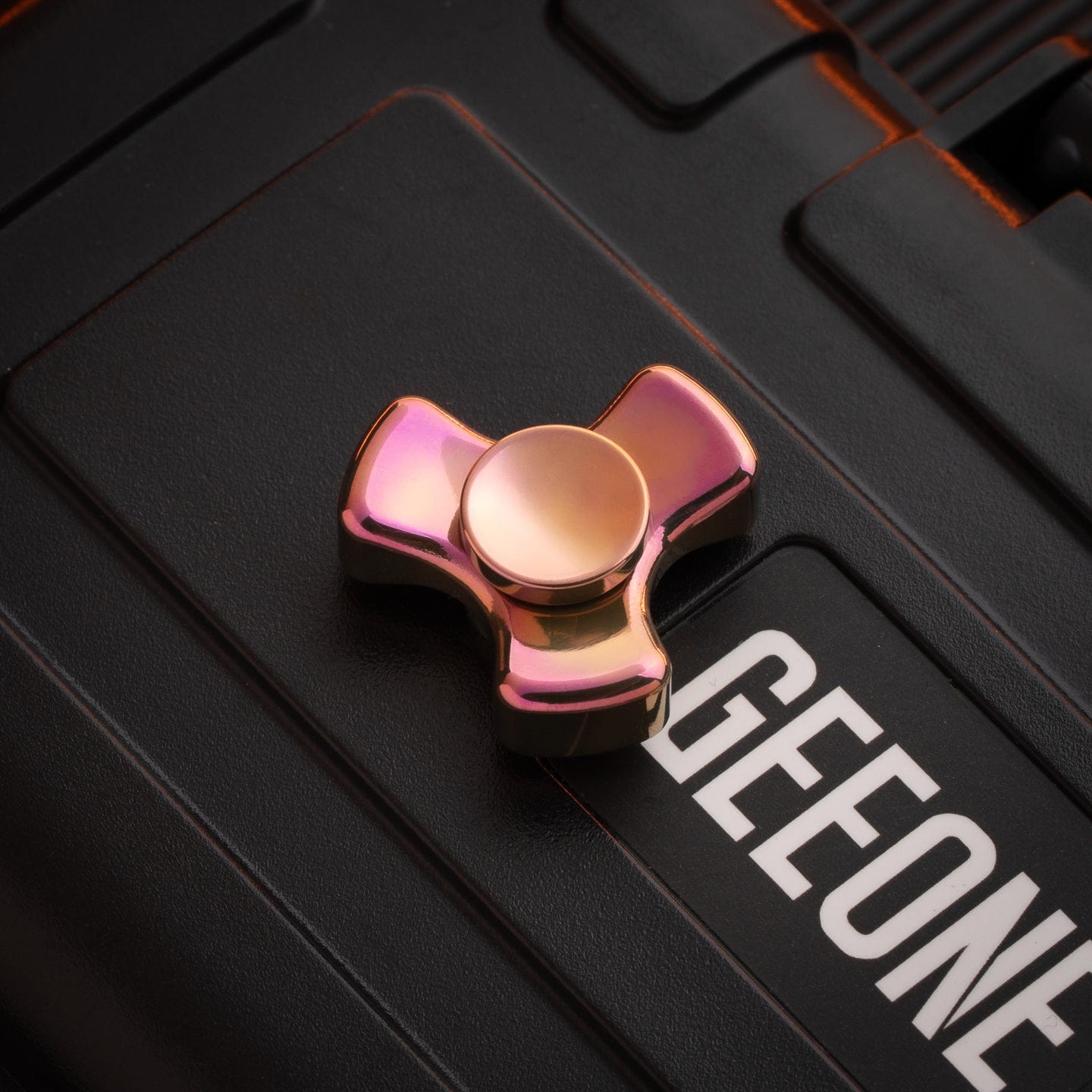 KASH EDC 只禁优惠代码 Kiddo Spinner Kiddo Spinner (tri spinner). / Titanium-gold+pink