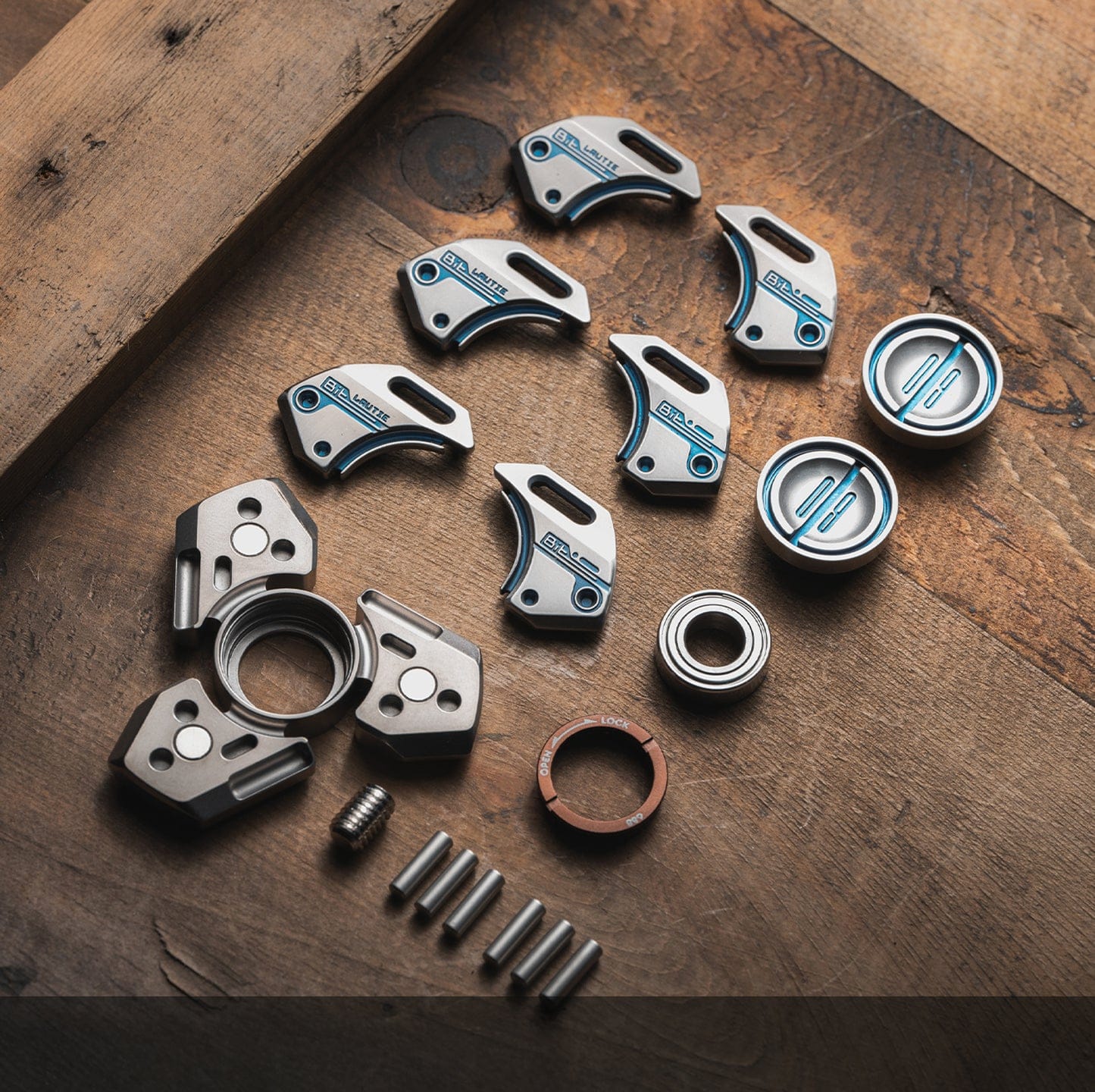 LAUTIE 只禁优惠代码 Bit-09-Ti Fidget Spinner Titanium Blue (ships in 16 days)