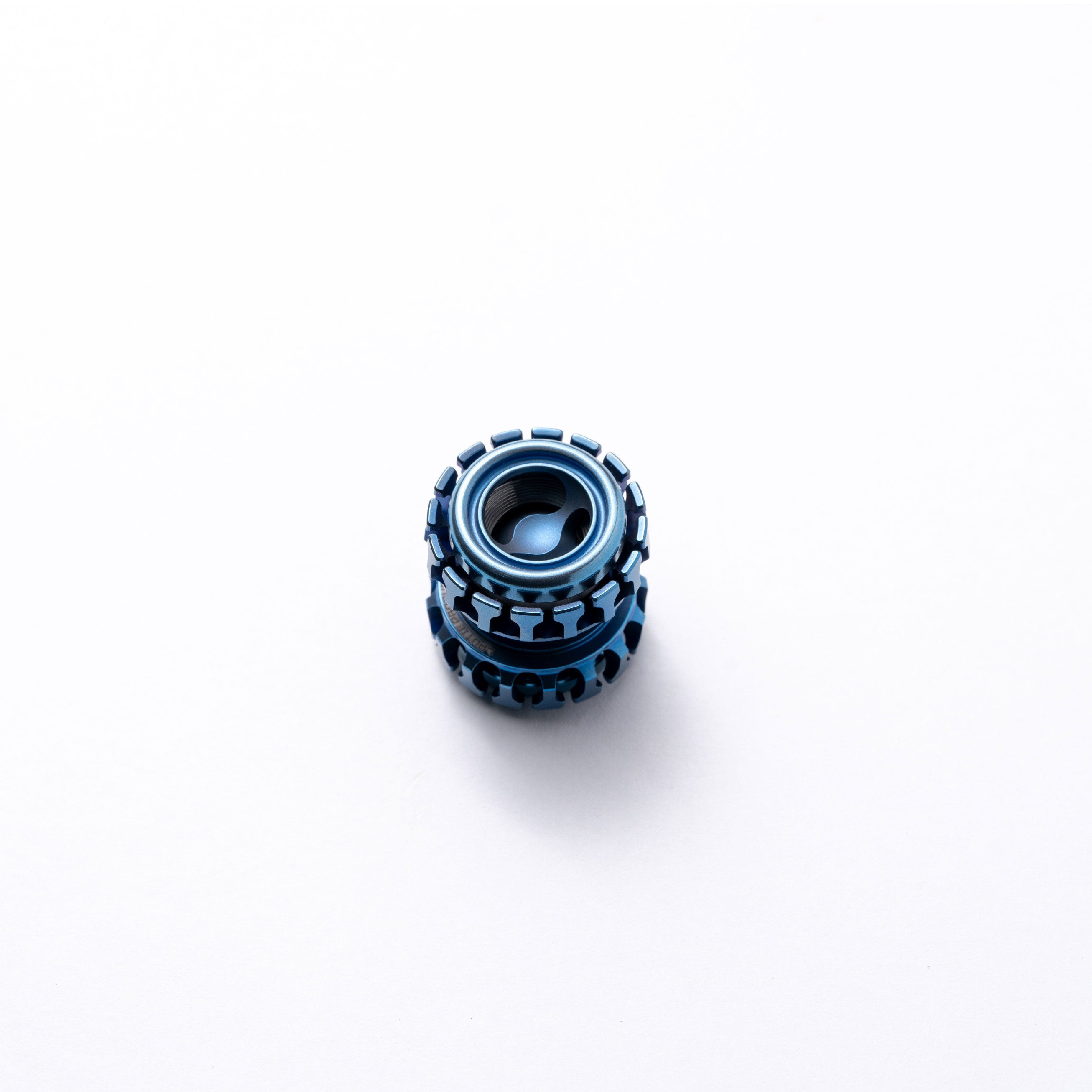 LAUTIE 只禁优惠代码 Noiz-O Fidget Spinner Crown Button (ships in 15 days) / Titanium blue