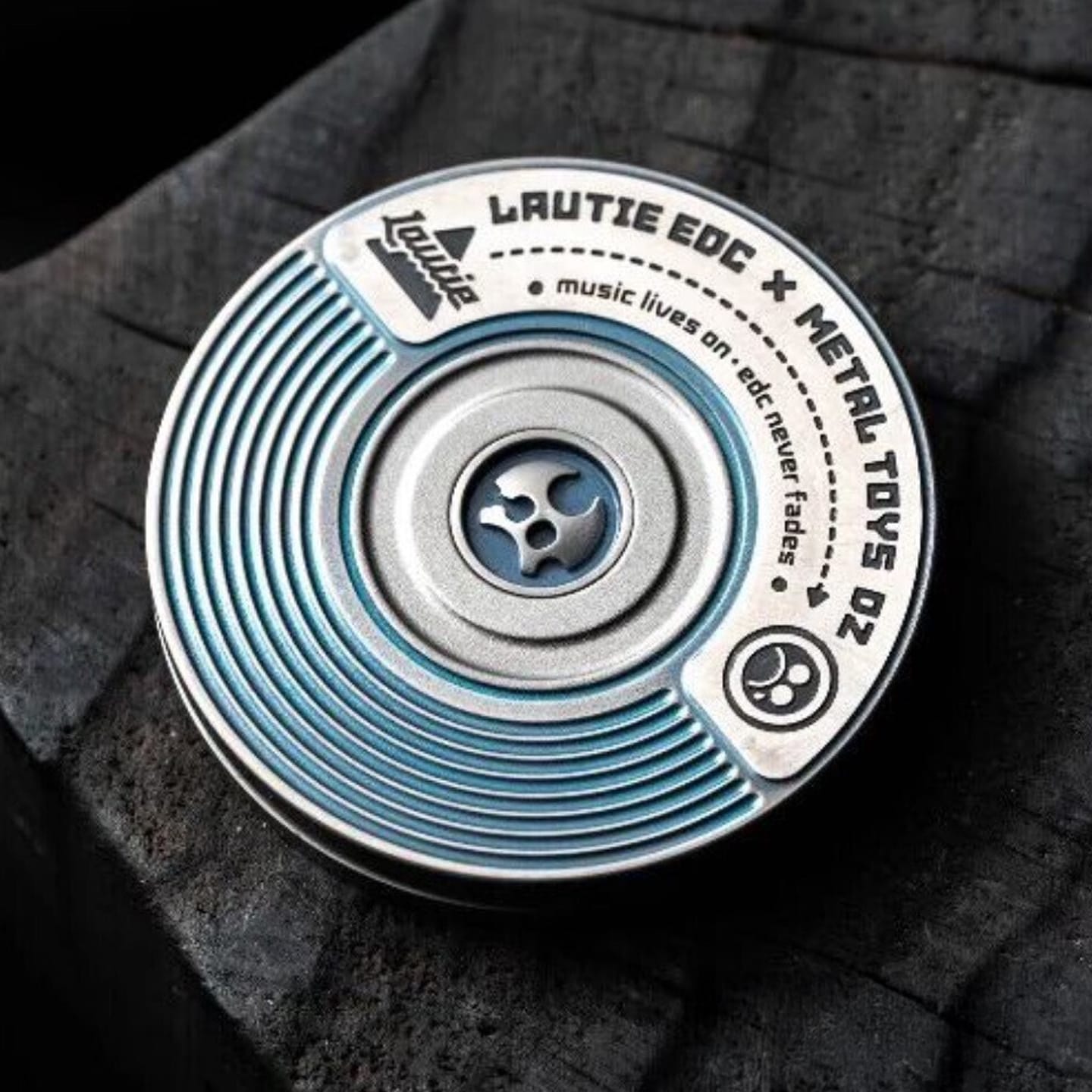 LAUTIE 只禁优惠代码 “Showhand” Haptic Coin Titanium