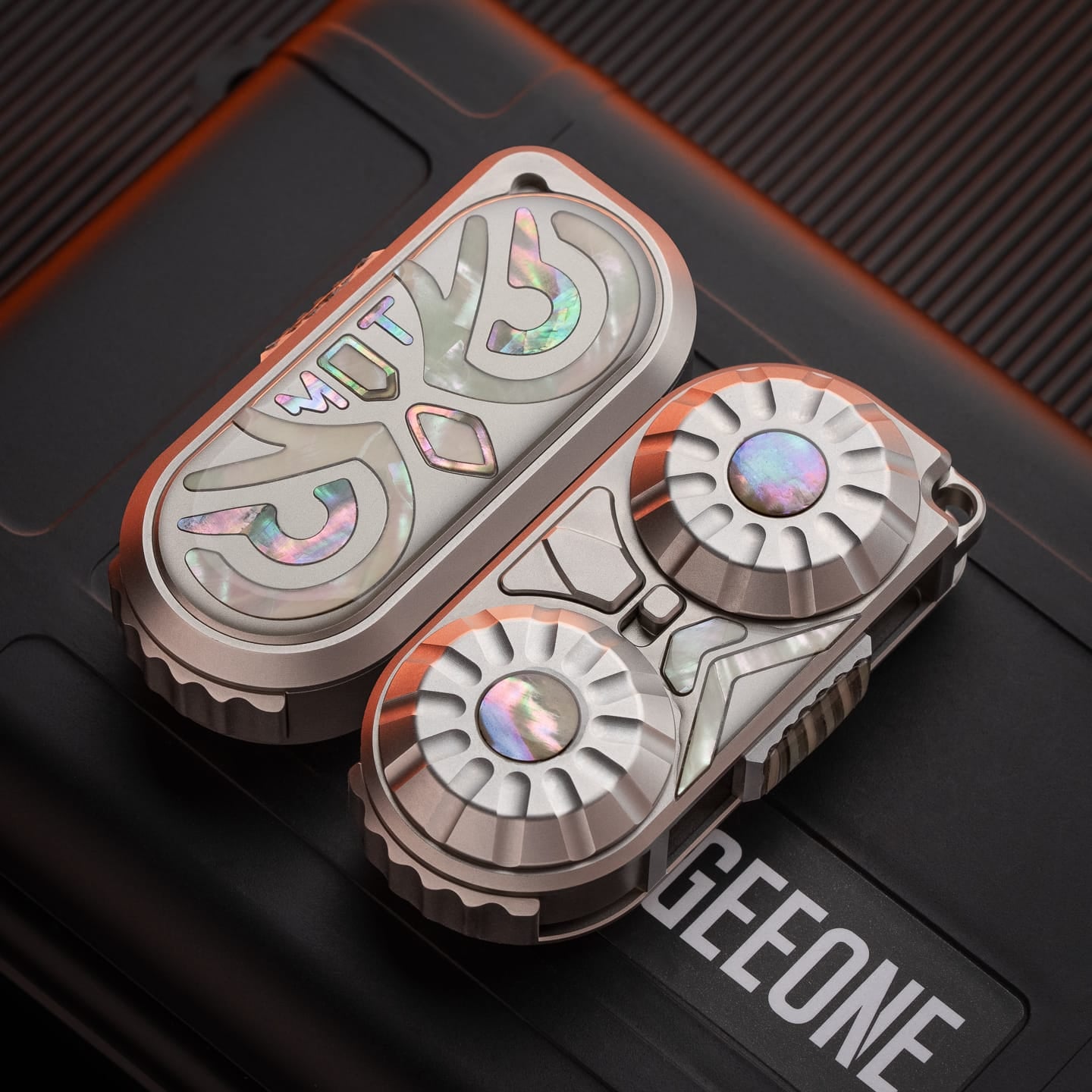 MOT 只禁优惠代码 OWL Stainless Steel (white shell crystal sealing)