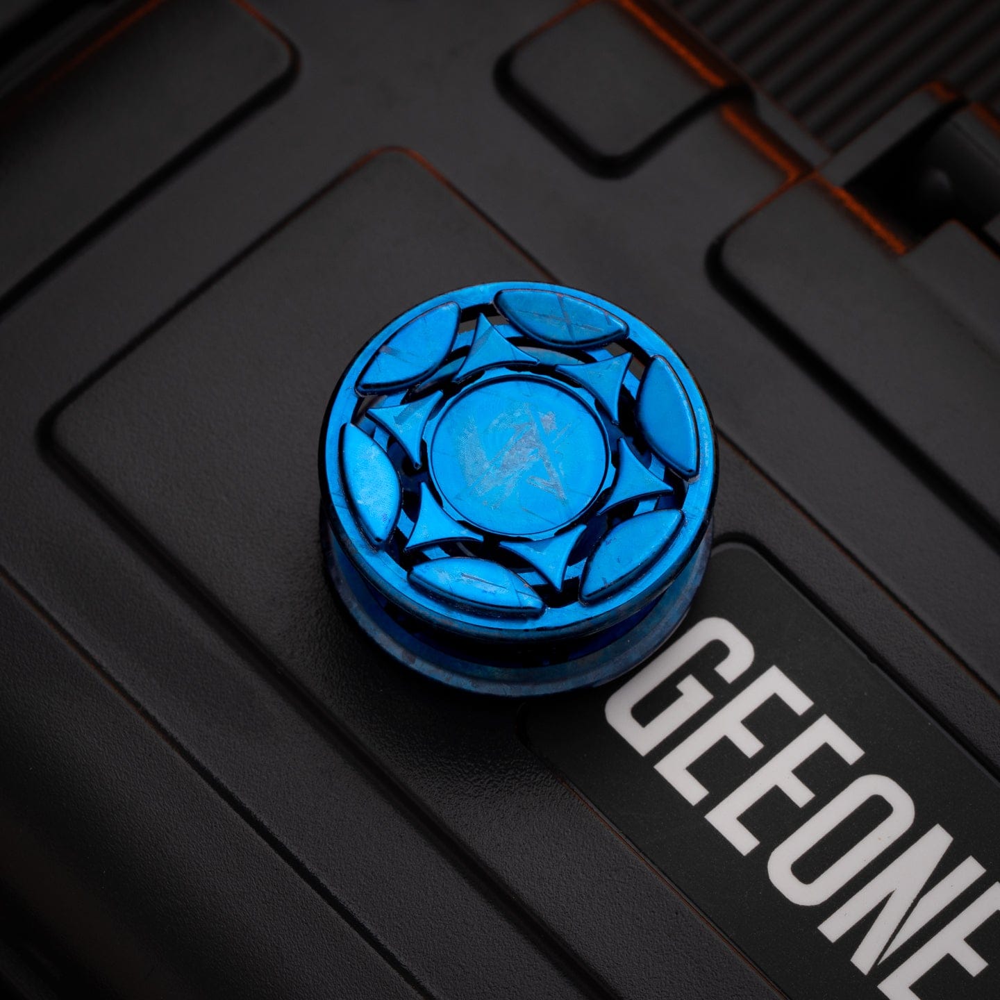 One realm 只禁优惠代码 Hexagram Spinner Buttons Crystal Titanium-blue