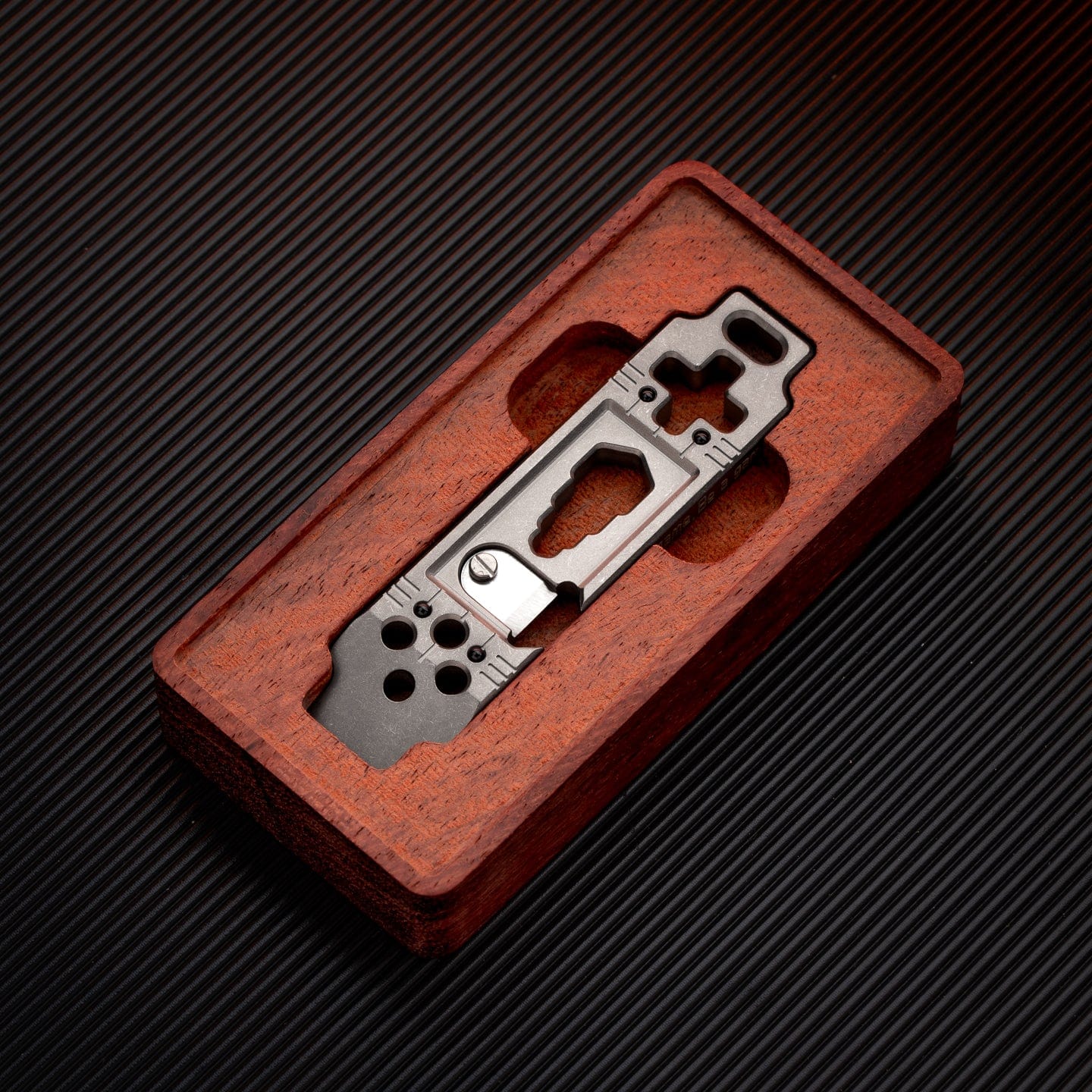 YOLO STUDIO Multi Tool GAMER Crowbar Titanium